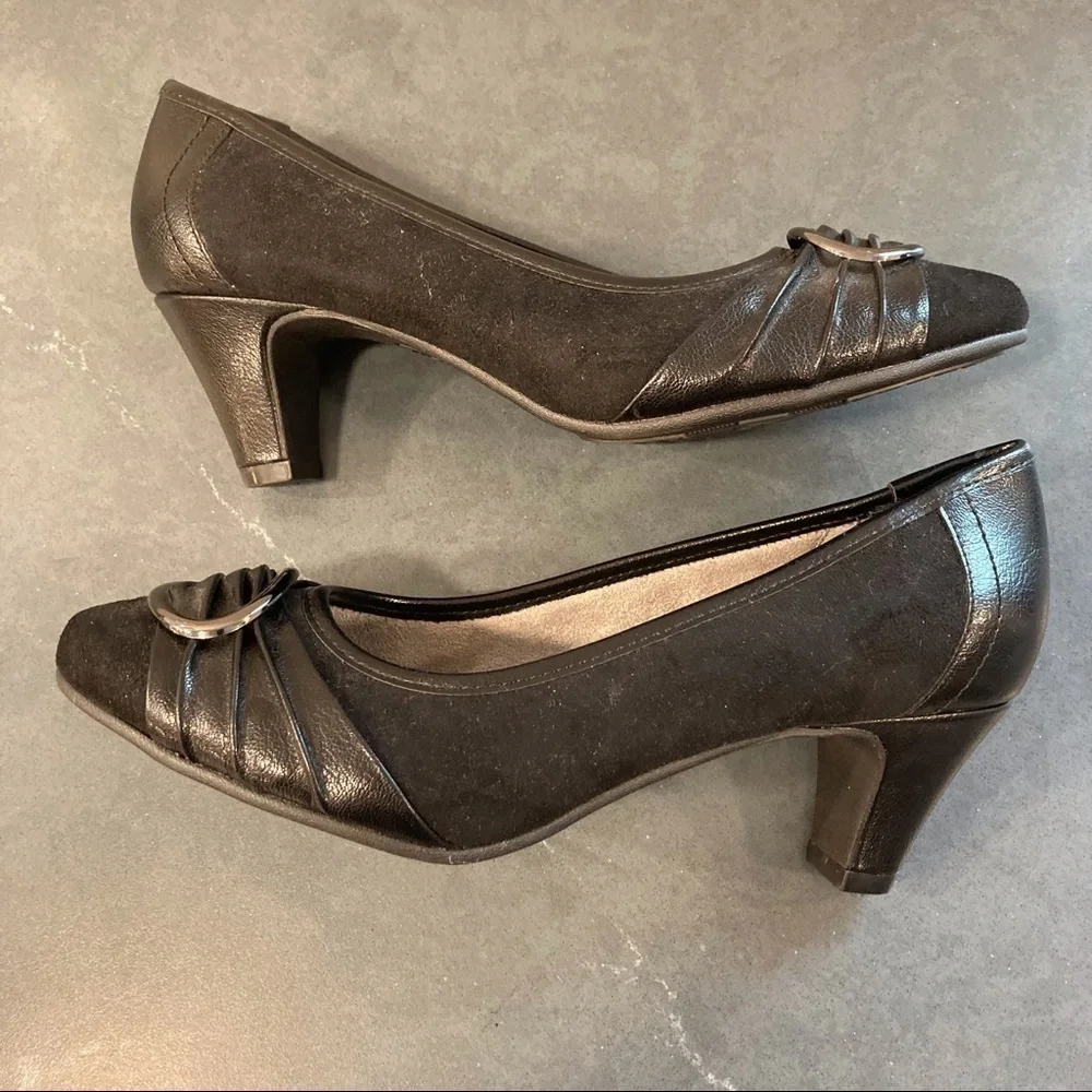 Andiamo sz 9.5 Belle black vegan leather buckle accent heels